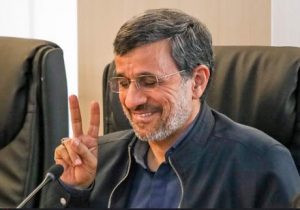 احمدی نژاد: مطالبی را ضبط کرده امو در جای مطمئن قرار داده ام!