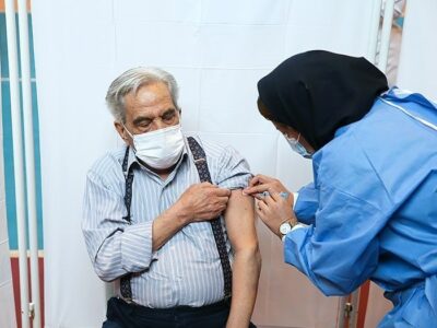 وزارت بهداشت: افراد بالای ۶۰ سال که واکسن برکت و سینوفارم زده اند و ۴ ماه از تزریق دوز دومشان گذشته باشد، در اولویت دریافت دوز سوم هستند