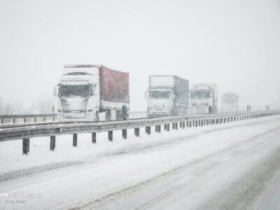 برف و باران در جاده های ۱۳ استان کشور